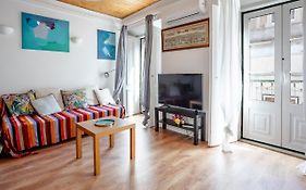 City Center Apt In Lively Bairro Alto!